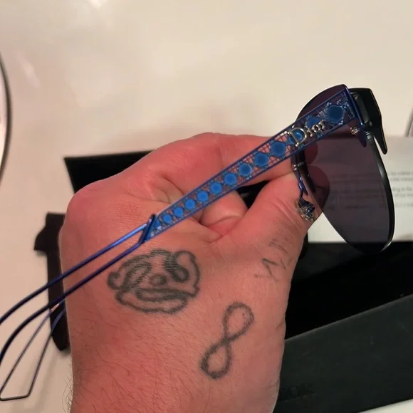 !!!BLUE 3D CHRISTIAN DIOR SUNGLASSES GOPD CONDITION COMES WITH DUST CLOTH CASE